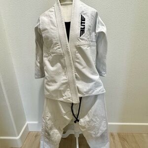 Elite White Martial Arts Gi, F1 Women’s . In good condition.